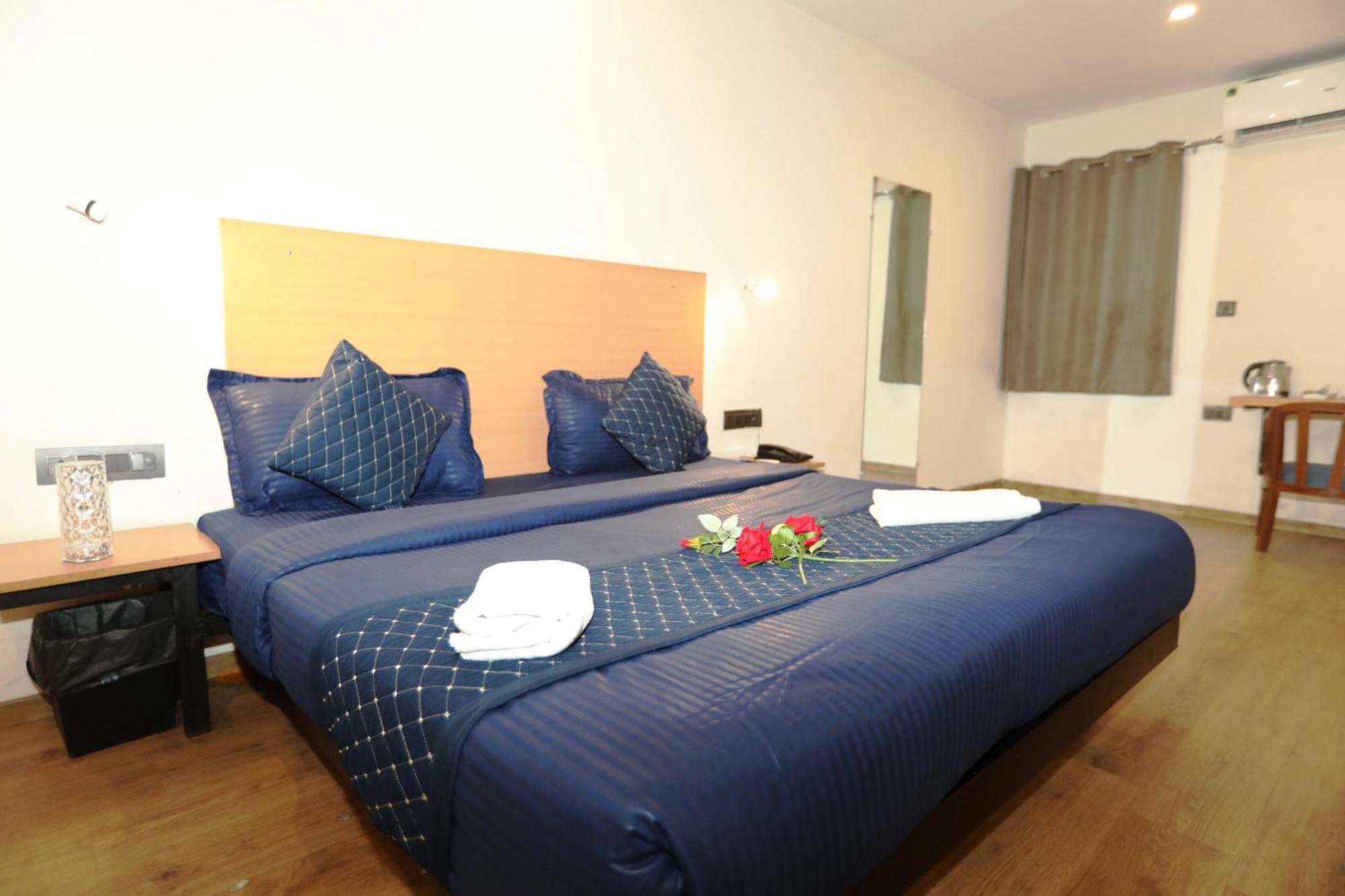 Hotel Noida Grand Sec 58 Exterior foto