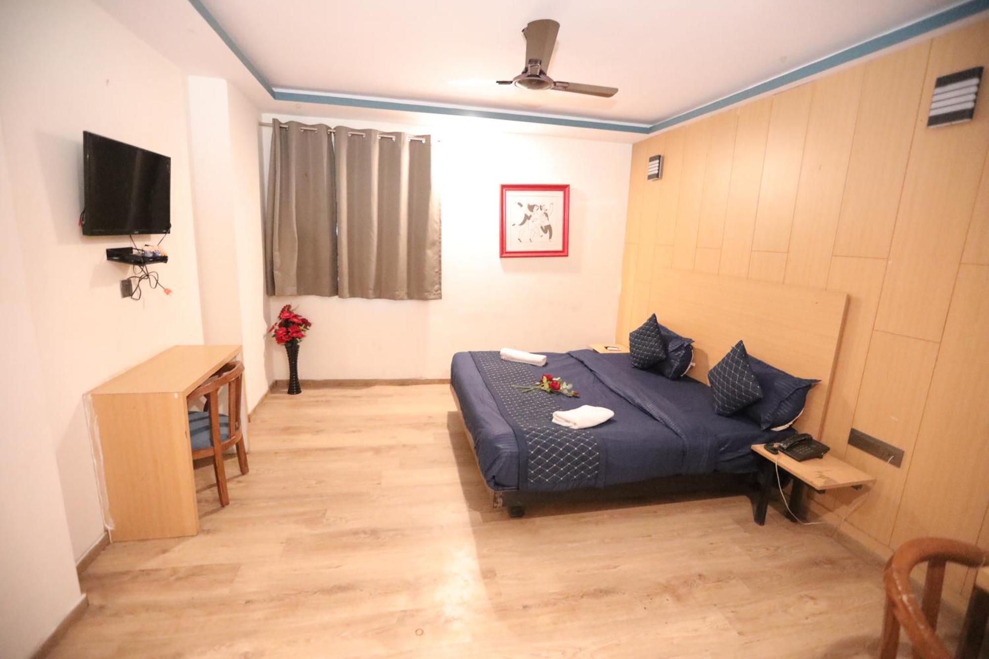 Hotel Noida Grand Sec 58 Exterior foto