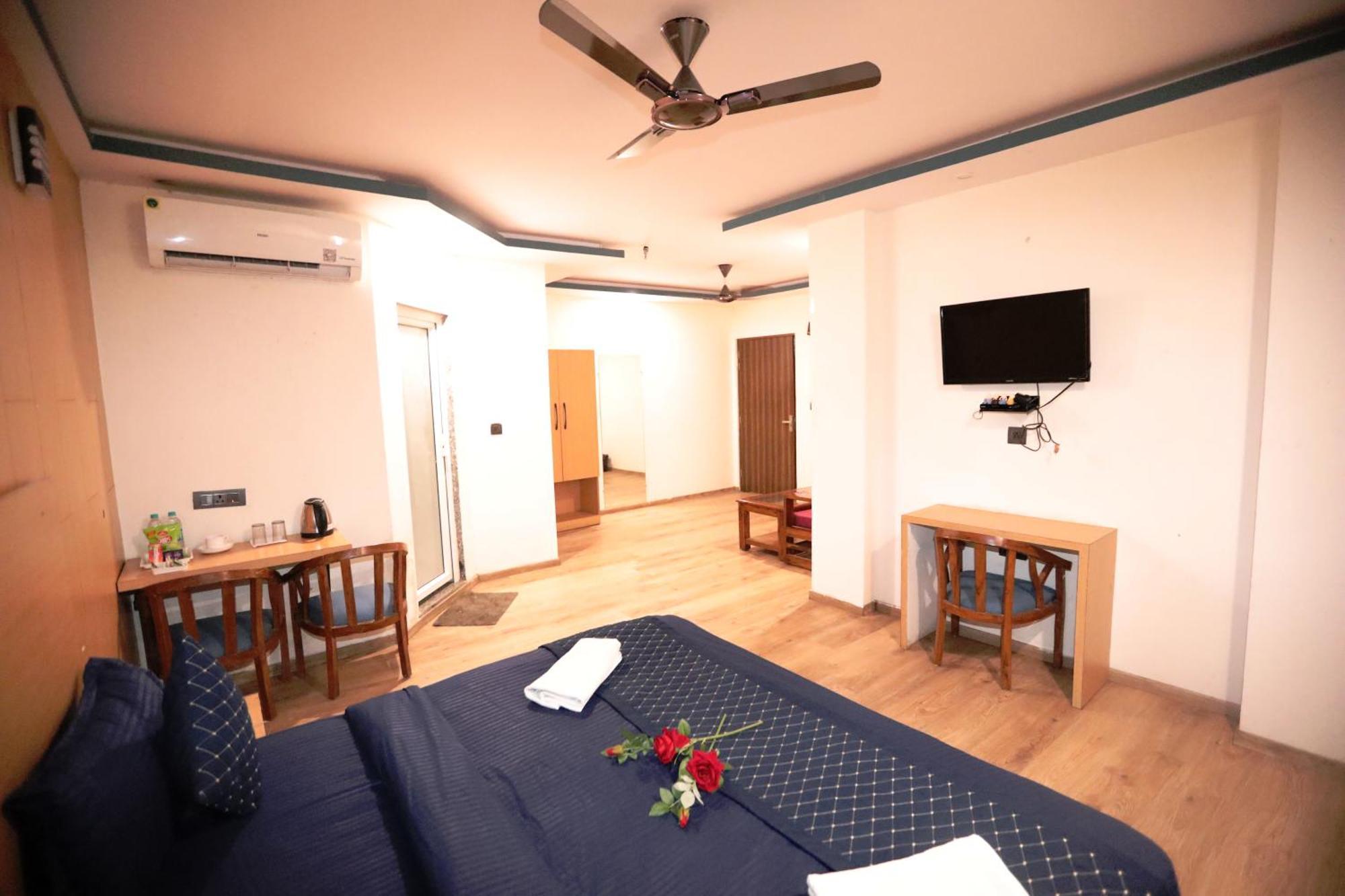 Hotel Noida Grand Sec 58 Exterior foto