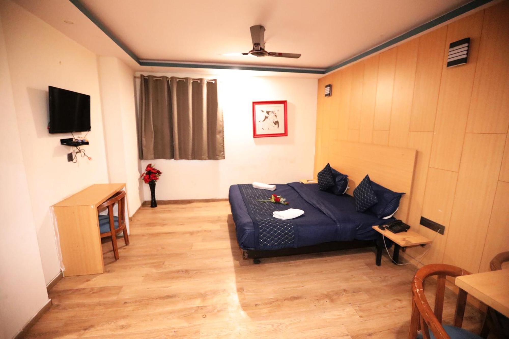 Hotel Noida Grand Sec 58 Exterior foto